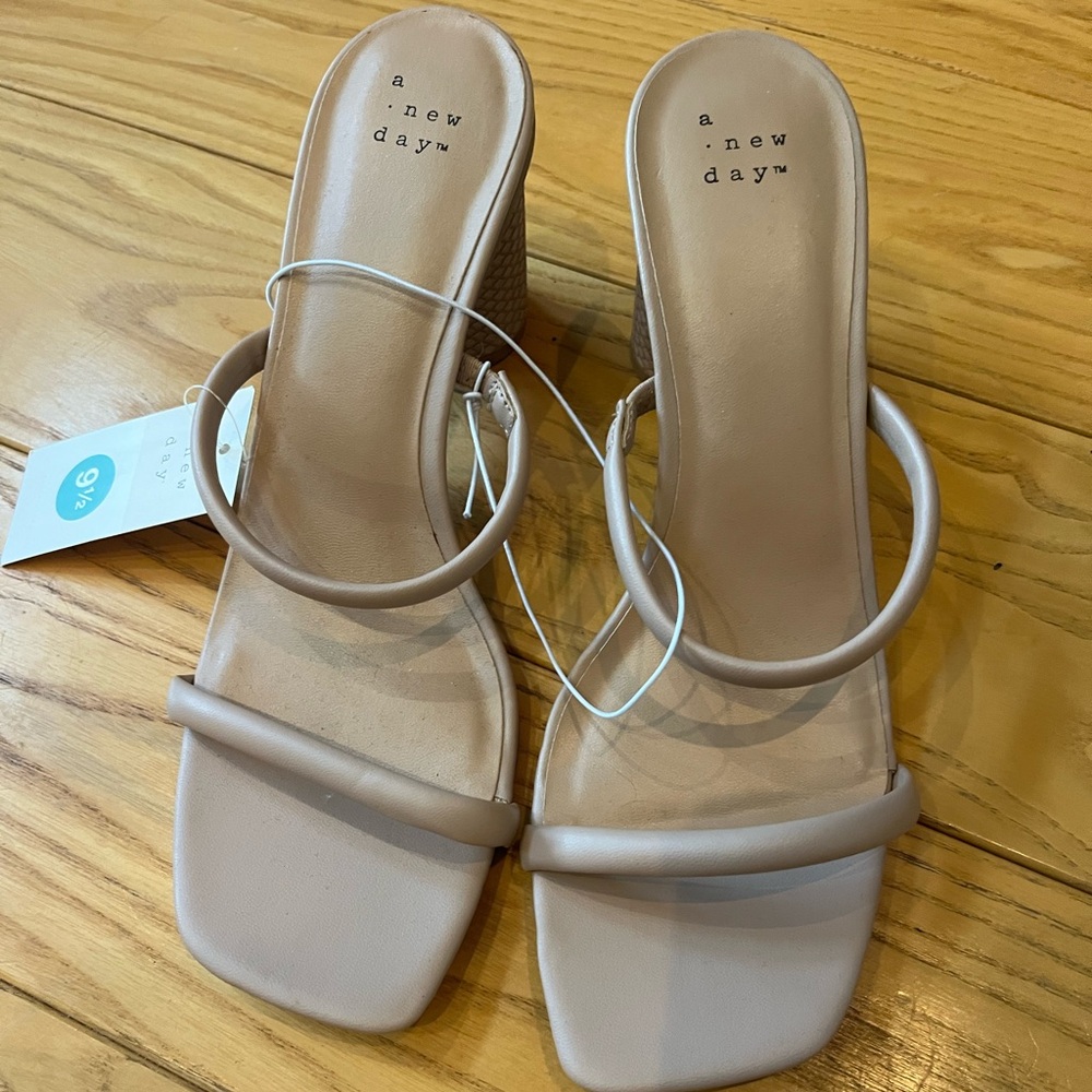 Nude strappy sandal
